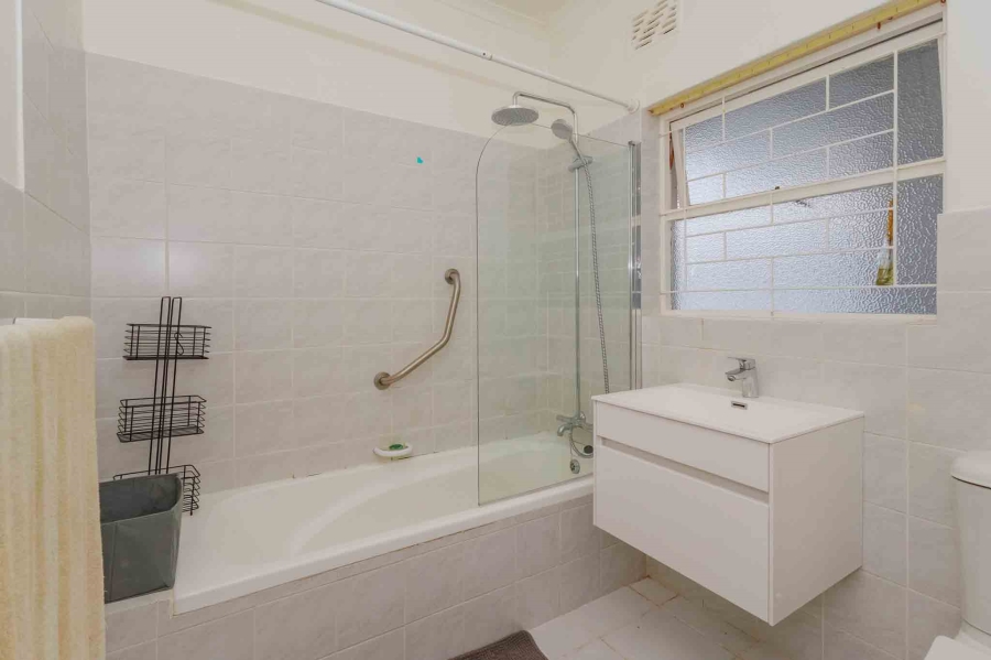 To Let 1 Bedroom Property for Rent in Bantry Bay Western Cape